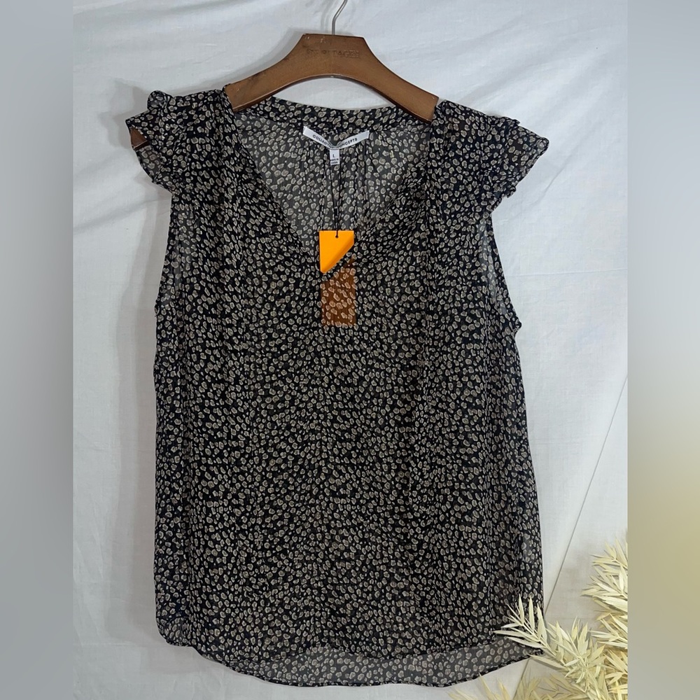 Collective ConceptLarge cheat printing Blouse size Large New with Tag.